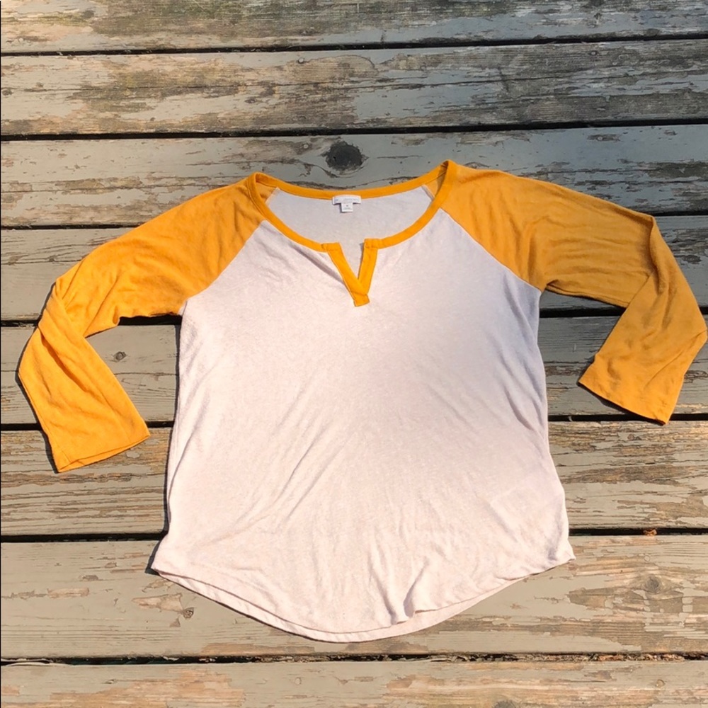 Gap•cream and mustard baseball tee.